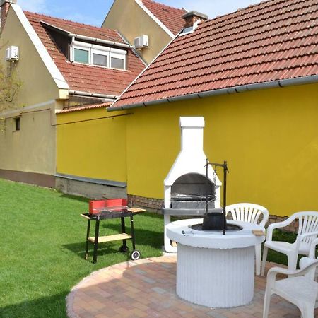 Liliom Apartman Gyula Luaran gambar
