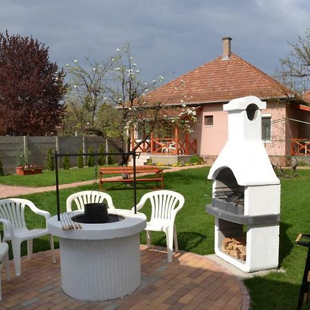 Liliom Apartman Gyula Luaran gambar