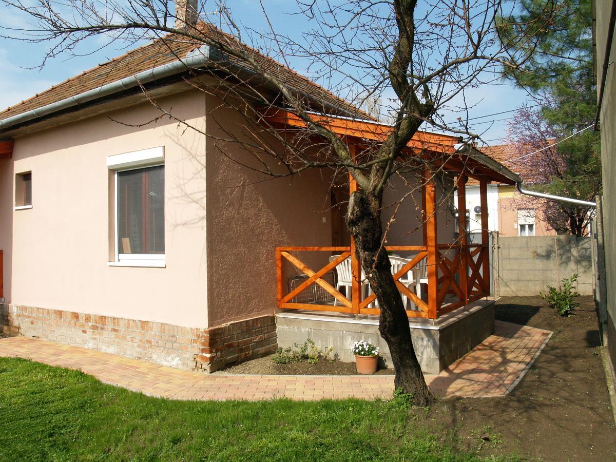 Liliom Apartman Gyula Luaran gambar