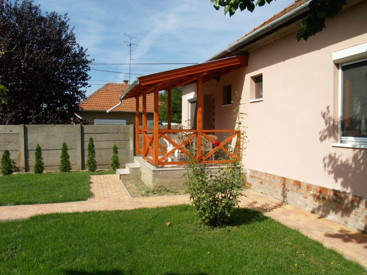 Liliom Apartman Gyula Luaran gambar