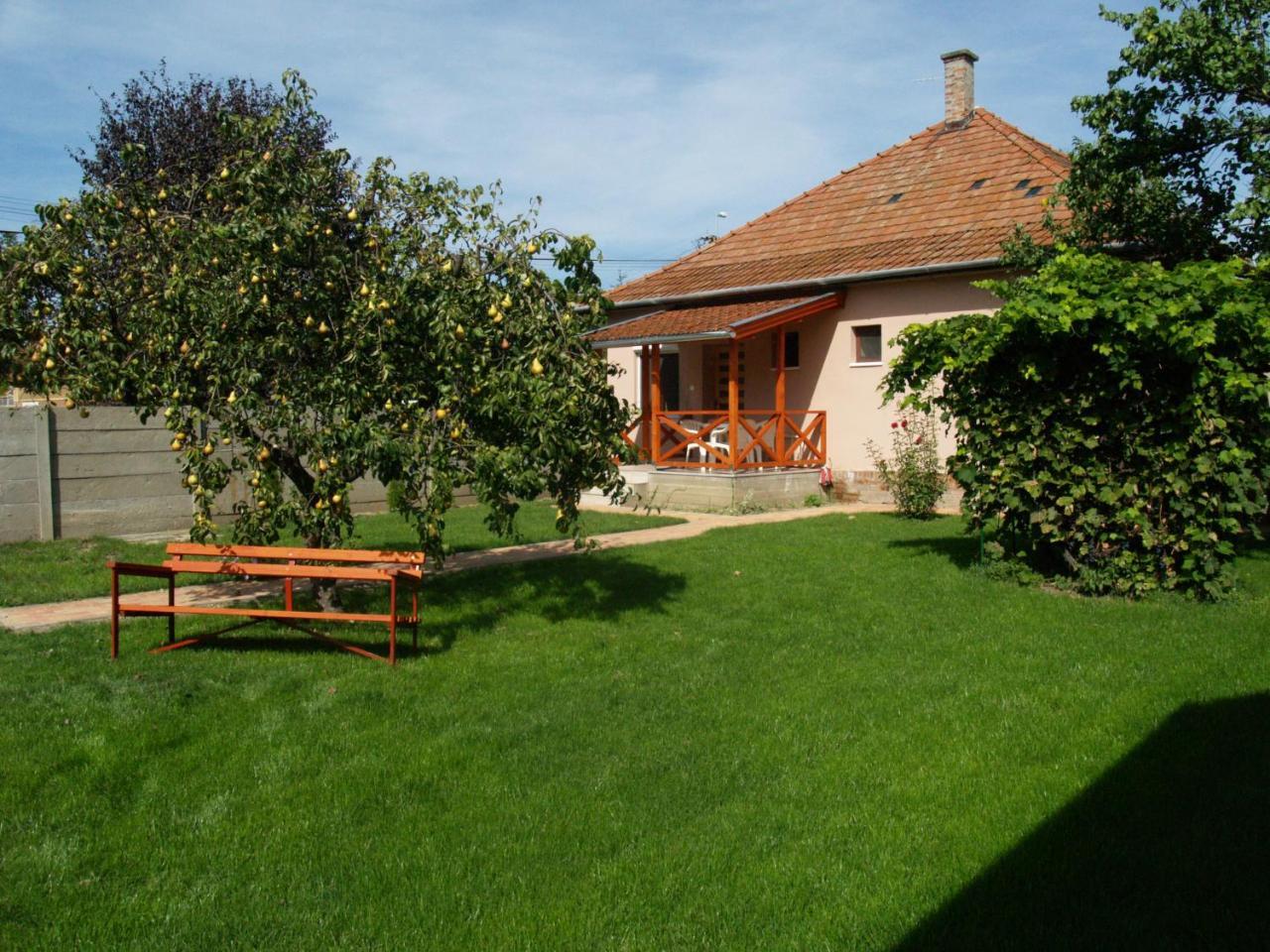Liliom Apartman Gyula Luaran gambar