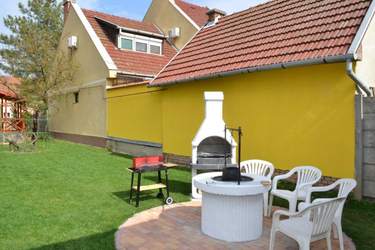 Liliom Apartman Gyula Luaran gambar