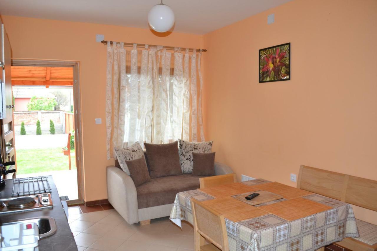 Liliom Apartman Gyula Luaran gambar