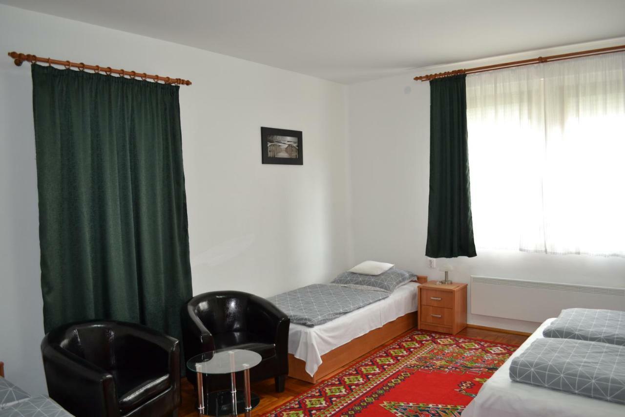 Liliom Apartman Gyula Luaran gambar