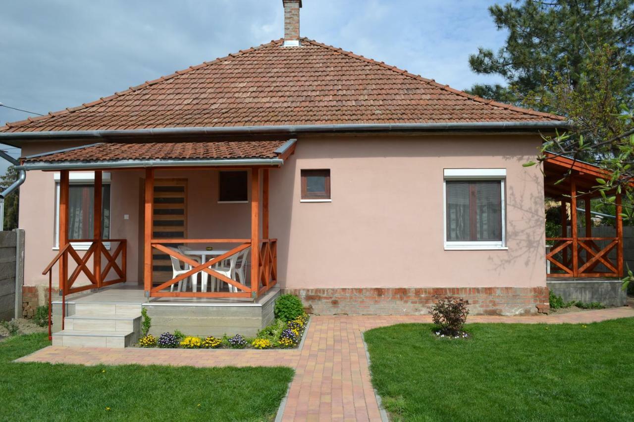 Liliom Apartman Gyula Luaran gambar