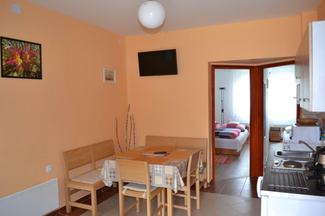 Liliom Apartman Gyula Luaran gambar