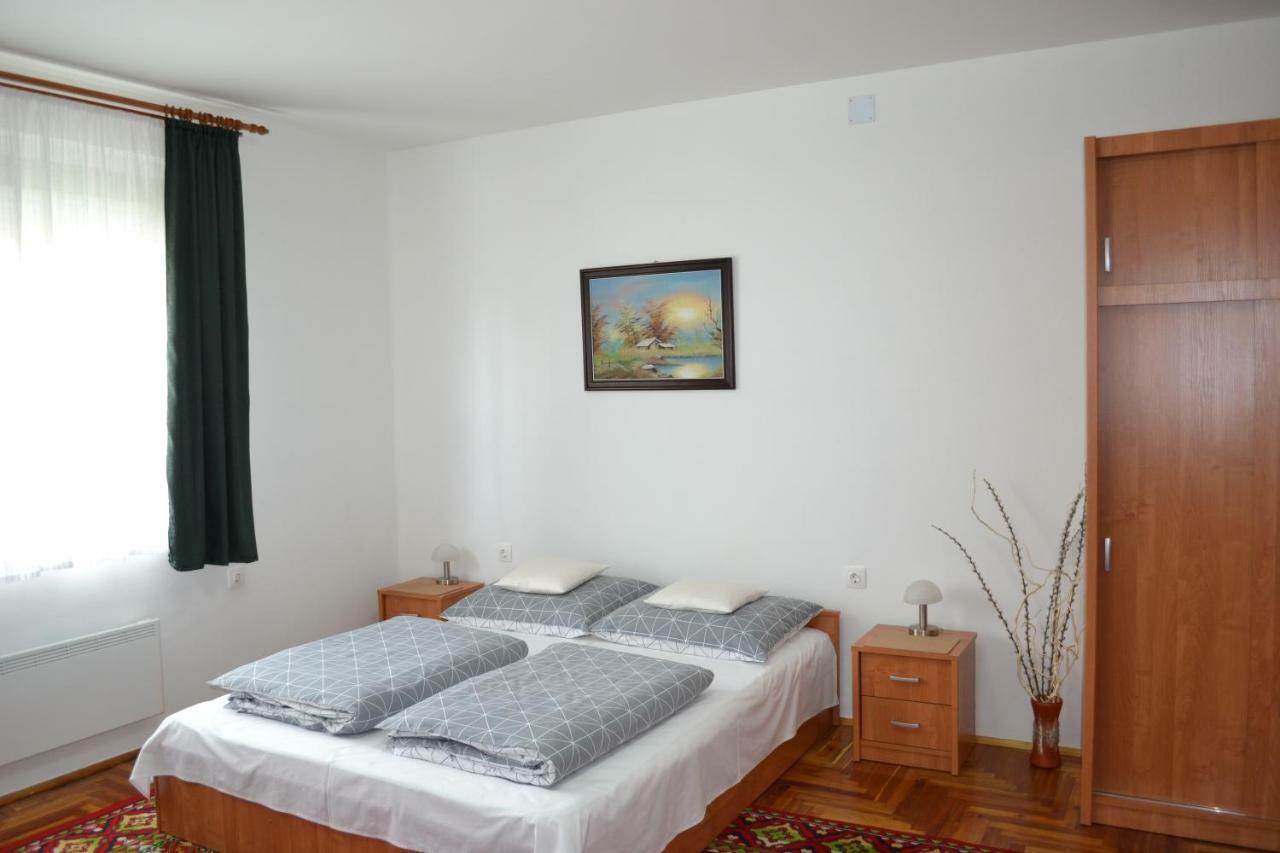 Liliom Apartman Gyula Luaran gambar
