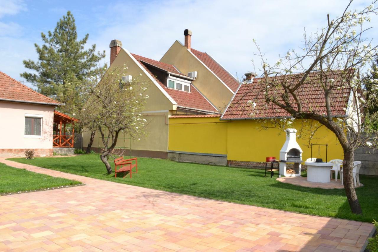 Liliom Apartman Gyula Luaran gambar