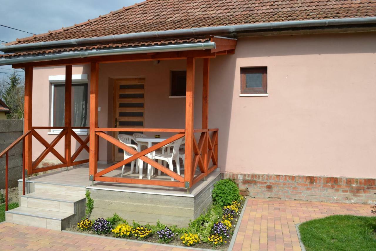 Liliom Apartman Gyula Luaran gambar