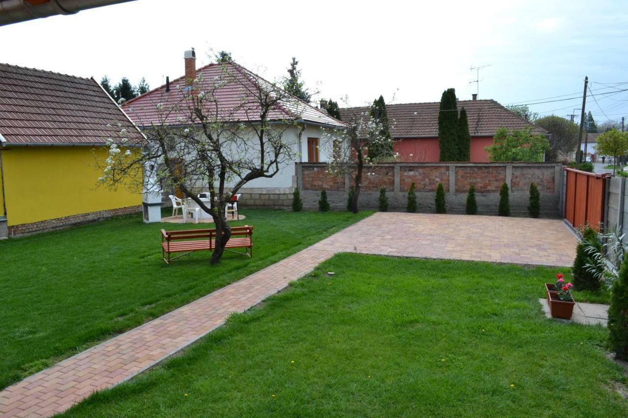 Liliom Apartman Gyula Luaran gambar