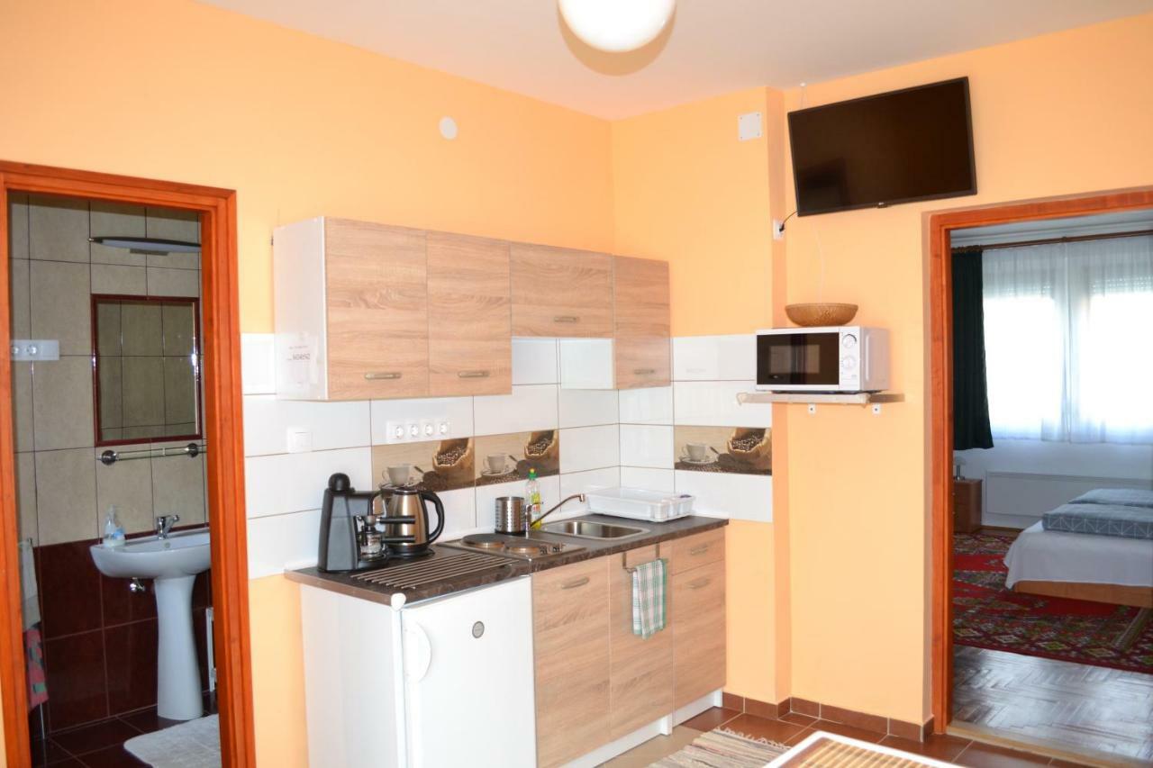 Liliom Apartman Gyula Luaran gambar